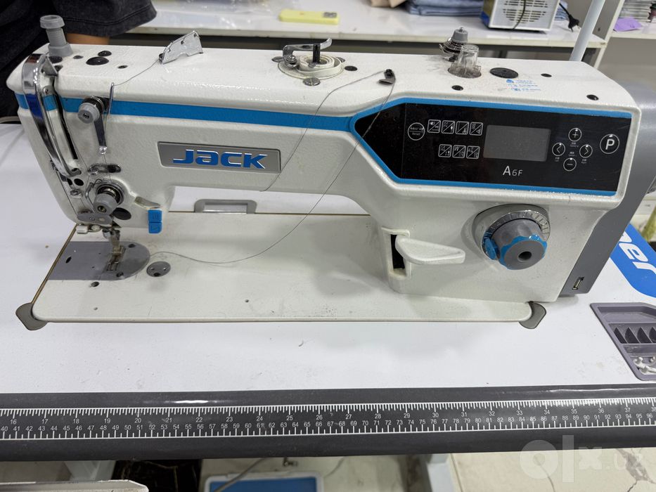 Продам швейную машинку Jack A6F в очень хорошем состоянии