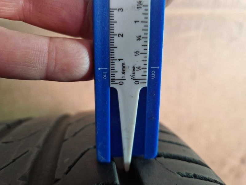 2 Pirelli R20 235/45
летни гуми
DOT1519