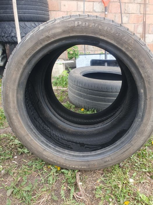 Продам резину R 18 235X45