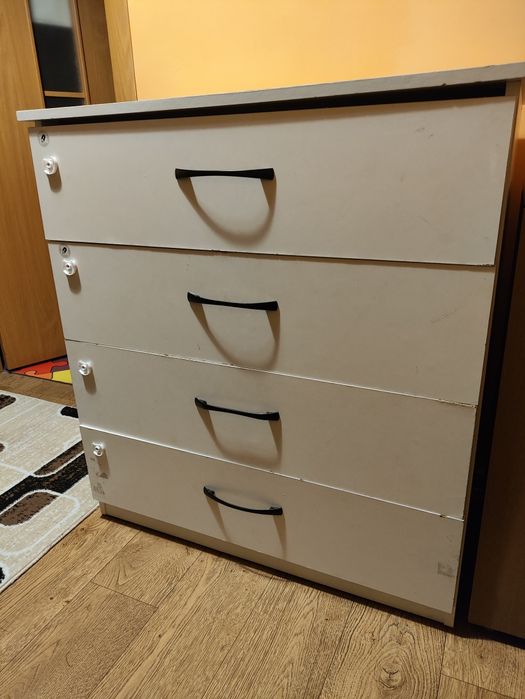 Комод для вещей, в хорошем состоянии.