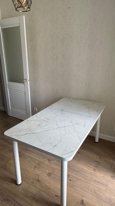 Продоется кухонный стол