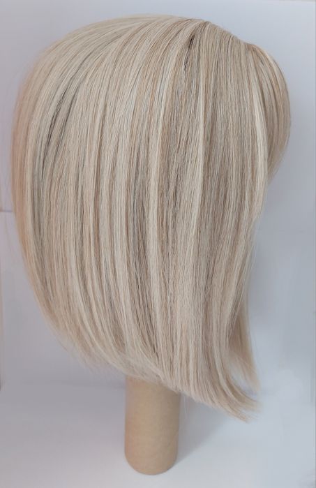 Къса руса перука с бретон