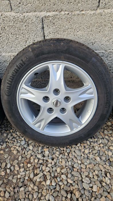 NISSAN Джанти със летни гуми 175/65/15 6J×15  ET40 цо66,1  5×114,3