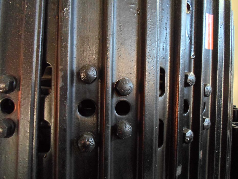 Металлическая гусеница мини-экскаватора Caterpillar