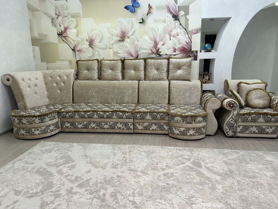 Диван для зала или хола