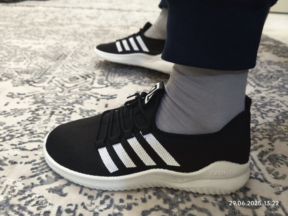 Продам кроссовки мужские