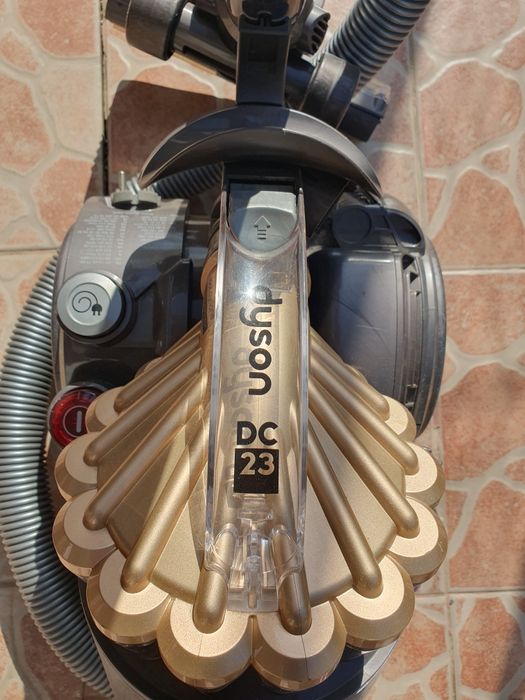 Vând două aspiratoare Dyson BigBall