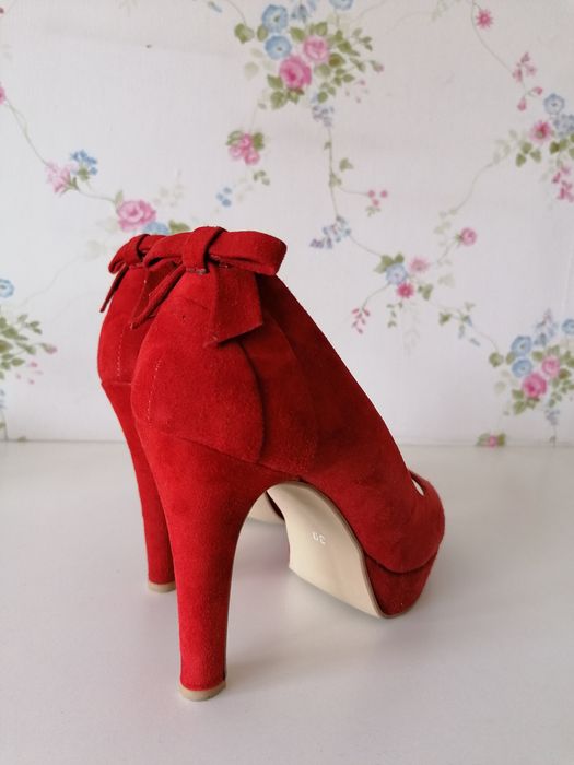 Обувки на висок ток от естествен велур