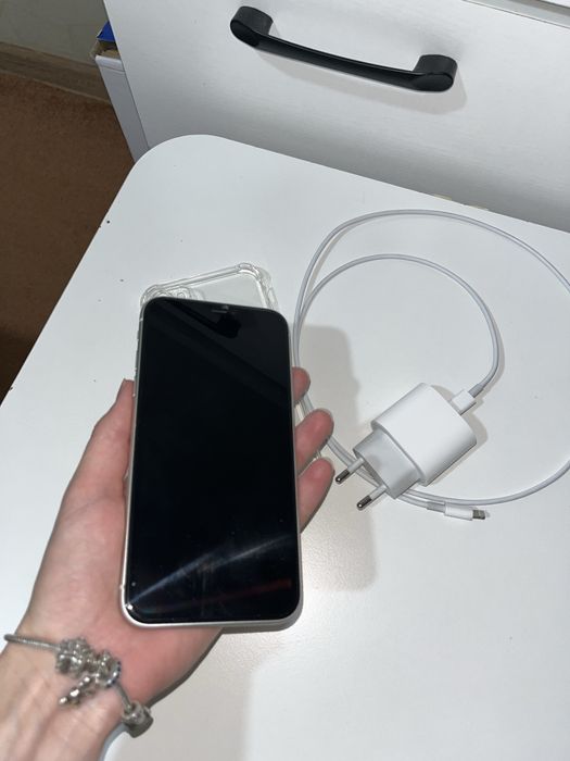 IPhone 11 телефон