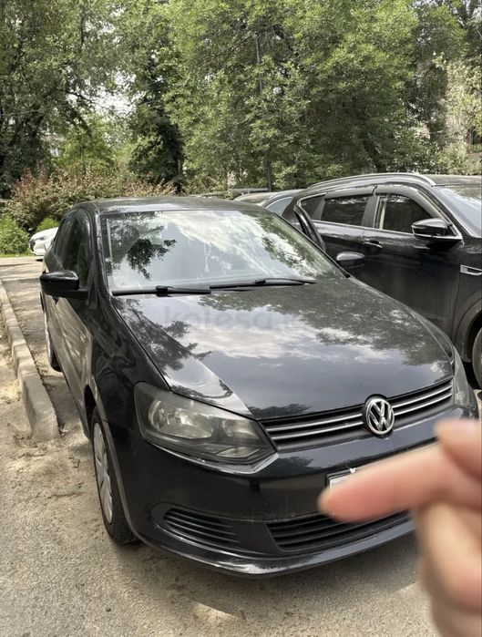Продам машину Volkswagen polo 2014