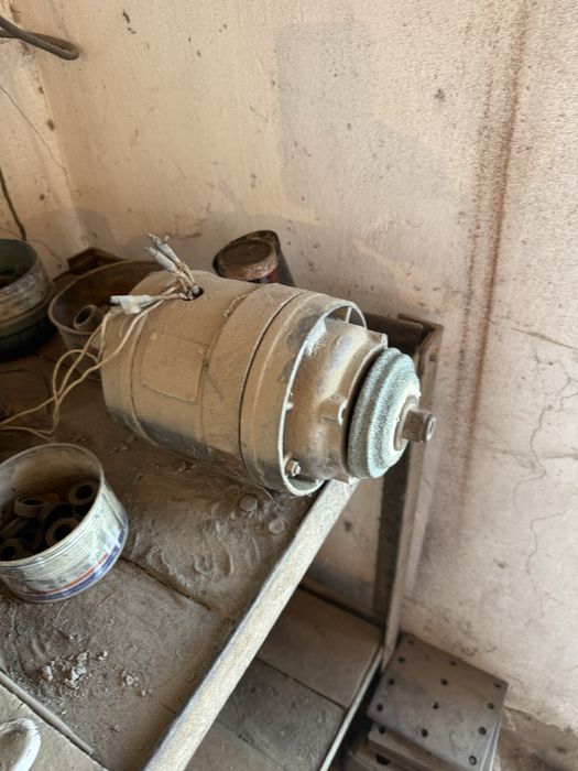 Тески для зажима и тачильный станок