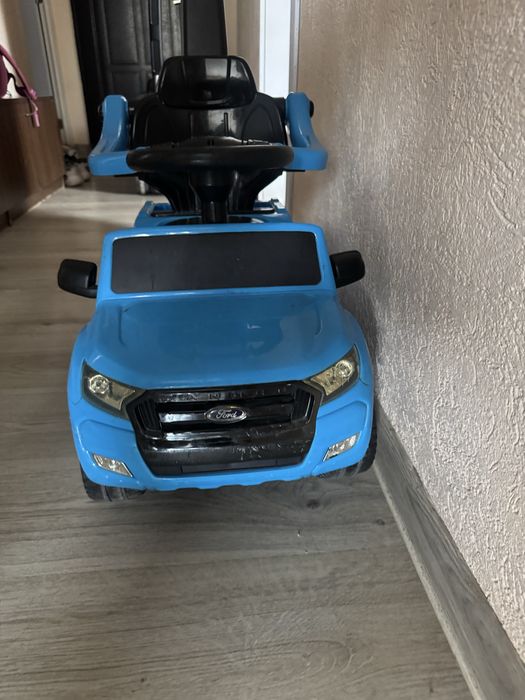 Детска кола за яздене Ford