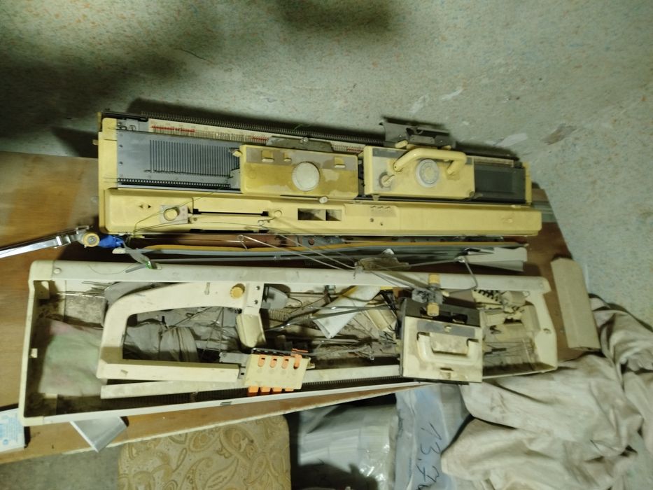 Vyazalnaya mashina brother 868  2 fanturniy komplekte vsyo est matalki