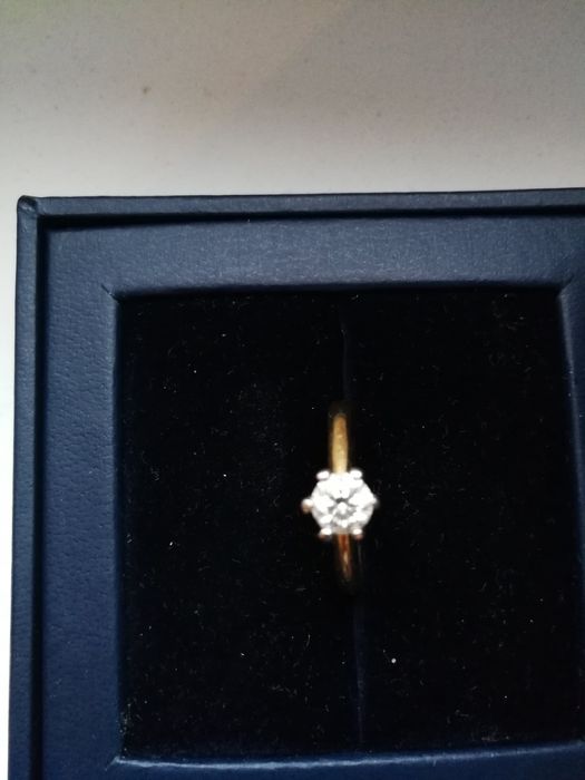 Vând inel aur alb cu diamant