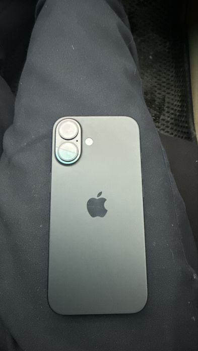 iPhone 16 в идеальном состоянии
