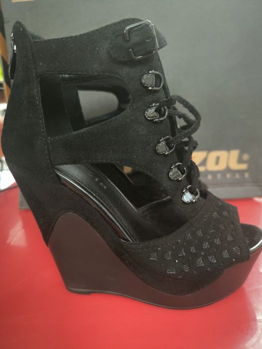 Продаётся модельная обувь