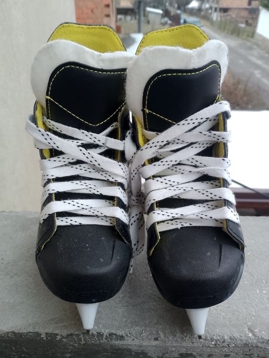 Кънки за хокей CCM 27ми номер