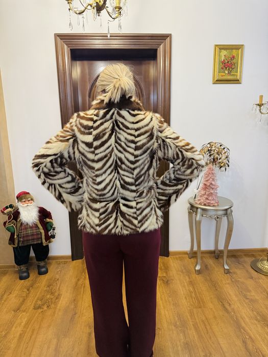 Haina de blana de nurca, alb cu maro