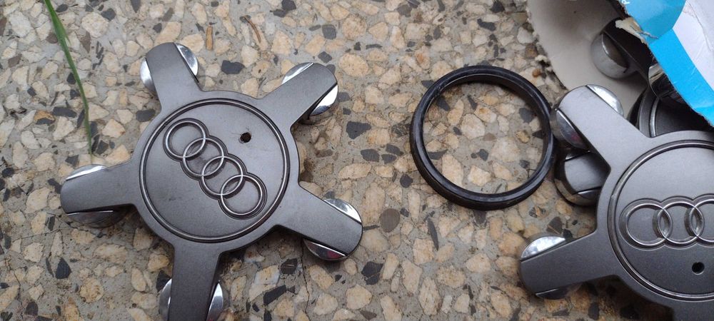 Опел Корса Е -лява врата. Джанти за Ауди и MG .Части за MG.