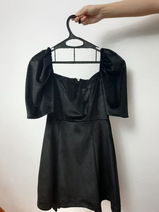 Красивое чёрное платье