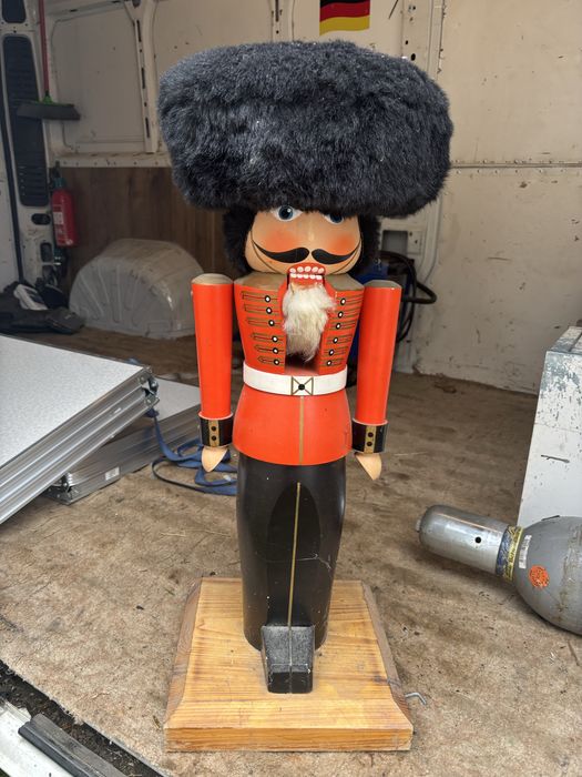 Spargator de nuci  varianta taburet