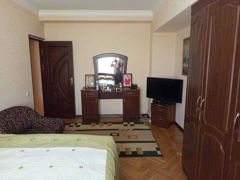 Продаётся 4/4/4 на Ц-6 среднее состояние 87м2 частично с мебелью