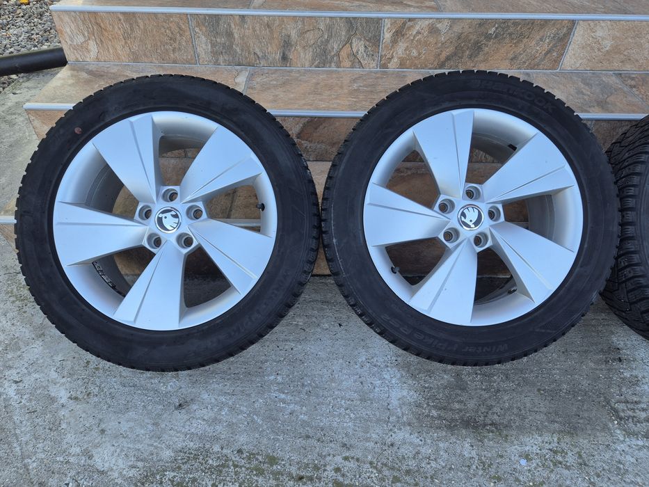 Jante Originale Skoda Octavia R17 5x112 cu anvelope iarna Hankook 215 55 R17 foarte bune