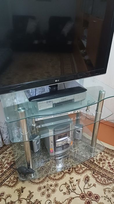 Столик стеклянный