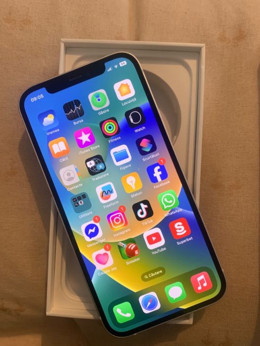 Vand iphone 12 alb