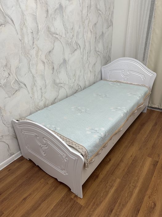 Кровать белая