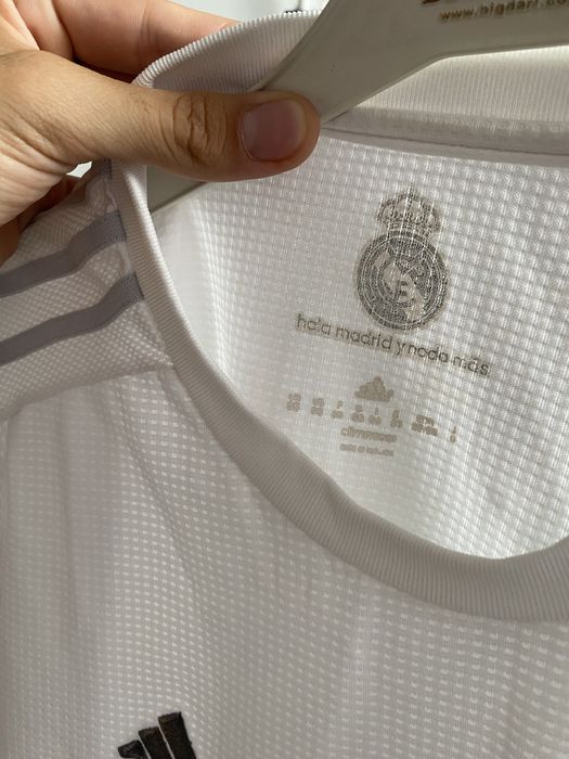 Оригинална тениска на Реал Мадрид S пасва и за М - Супер цена!