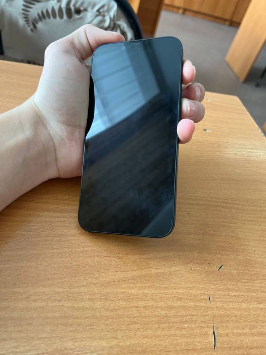 Продам срочно 13 айфон