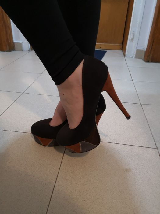 Велурени обувки.