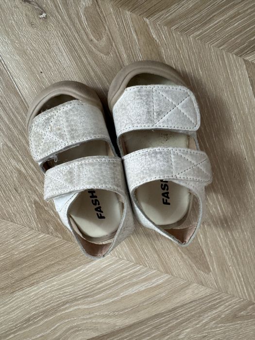 2 пары детских сандаликов