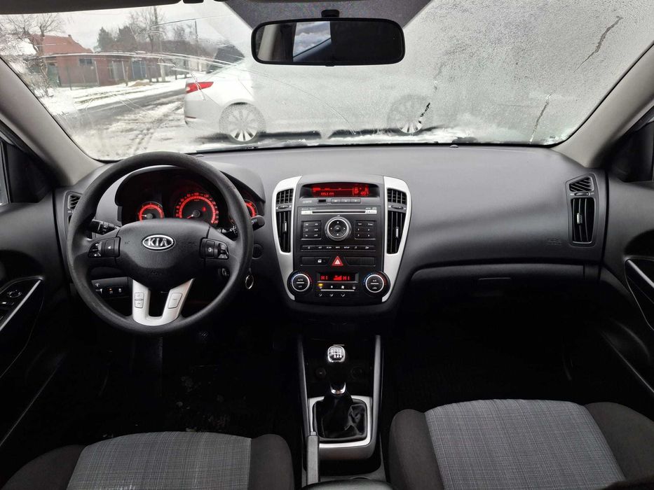 KIA Ceed - 1.6 CRDi - Climatronic / Pilot / Comenzi