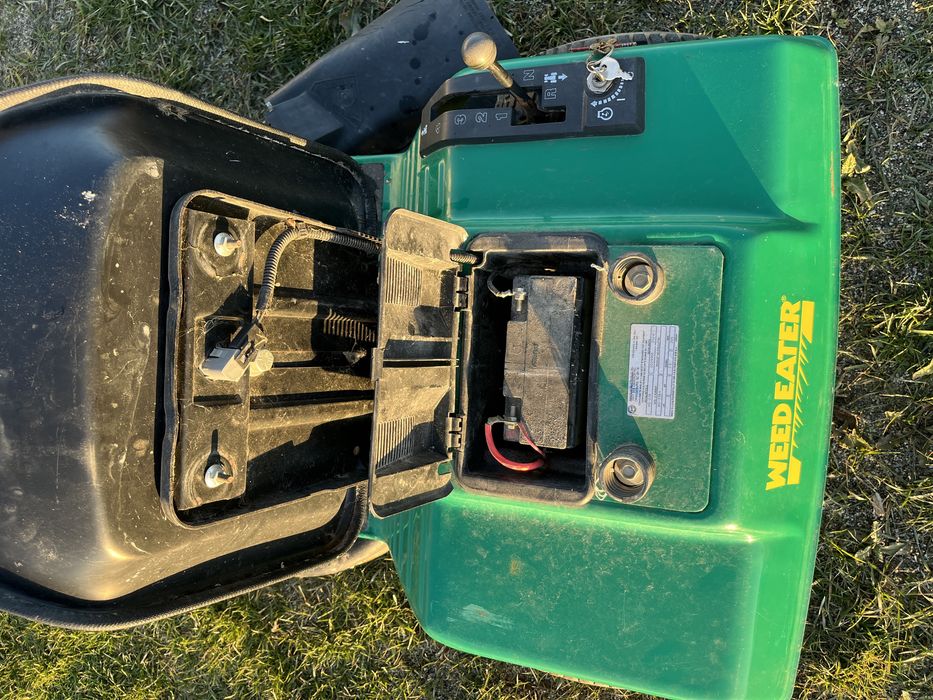 Tractoras tuns iarba