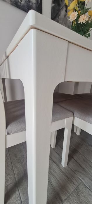 Masa + 4 scaune, alb/ Orrsta gri, 120/180 cm
