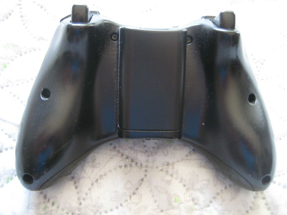Продавам оригинален контролер за XBOX 360
