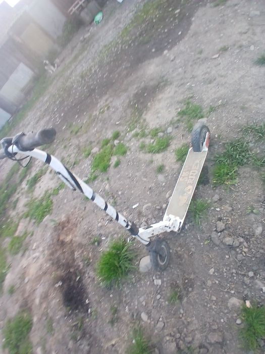 Vând trotinetă electrică