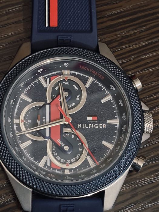 часы Tommy Hilfiger.