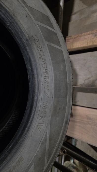 Продам шины 225/65R17