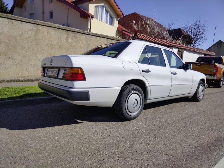 MERCEDES-BENZ E-Class 1990 — imagine 4