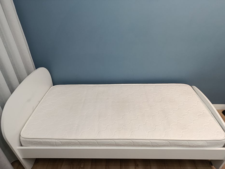 Кровать хорошая крепкая