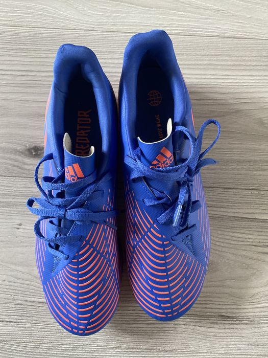 Vand ghete fotbal adidas predator