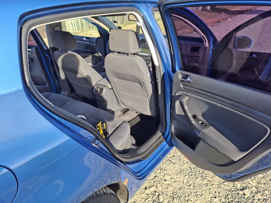 Vând golf 5 1.6 benzina