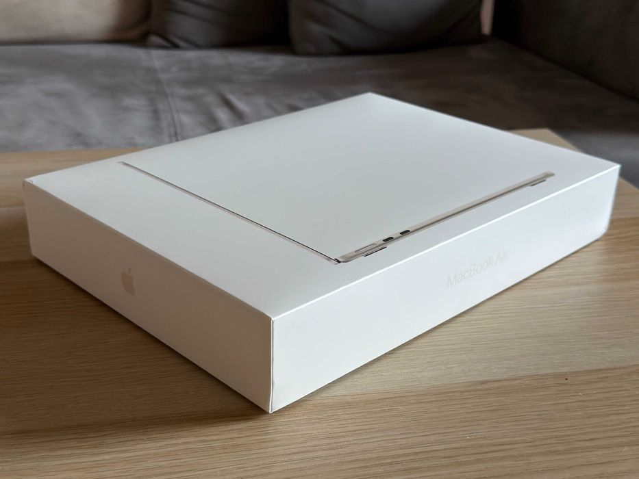 MacBook Air M2 13.6" / 16GB / 512GB – перфектно състояние (Starlight)