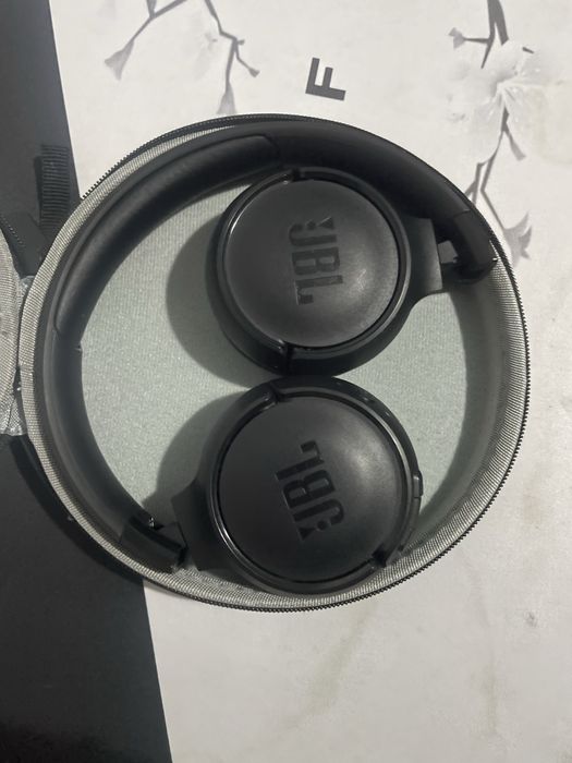 Безпроводные наушники JBL