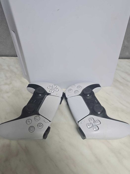 PlayStation 5  cu disc 1TB + 2 Controller Bmg Amanet 97506