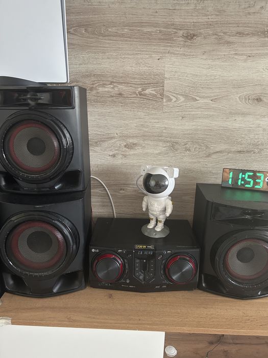 Продам музыкальный центр LG CJ45