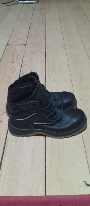 Зимный етик сатылады